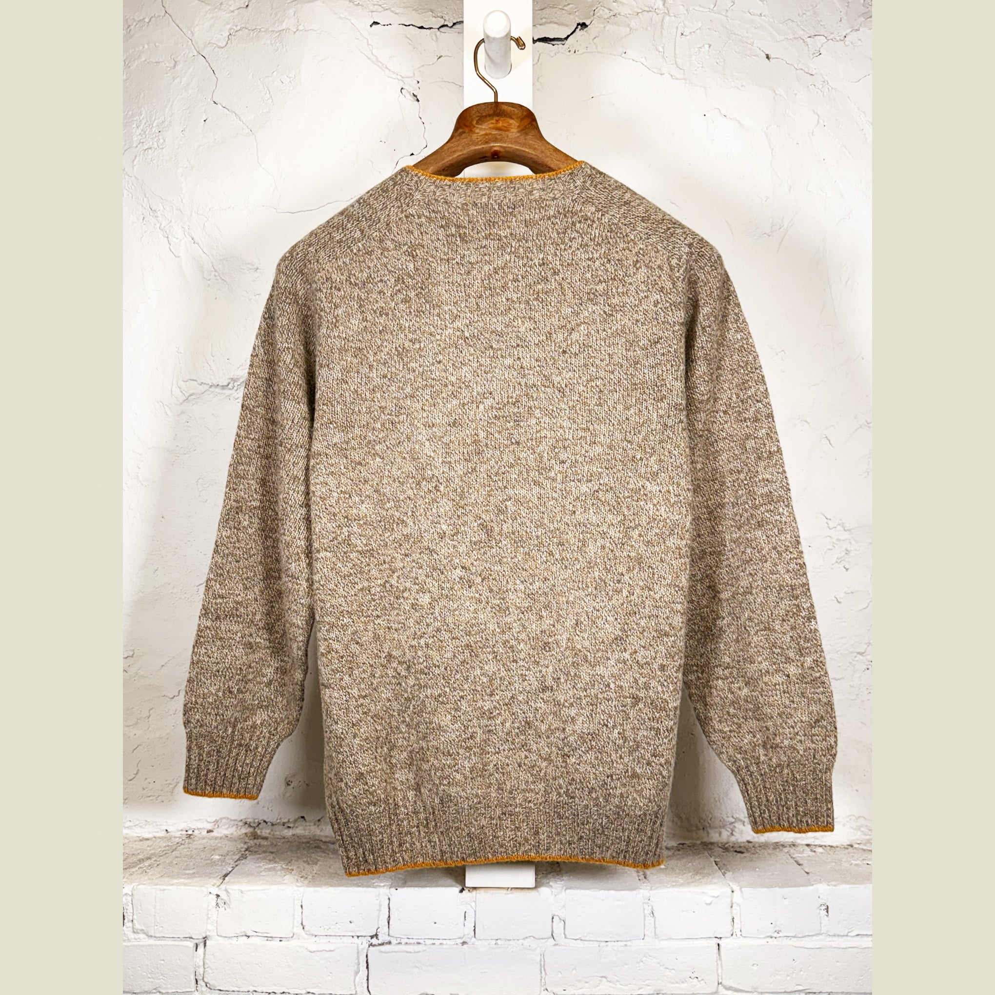Load image into Gallery viewer, DW Shetland Crew with Contrast Tipping
