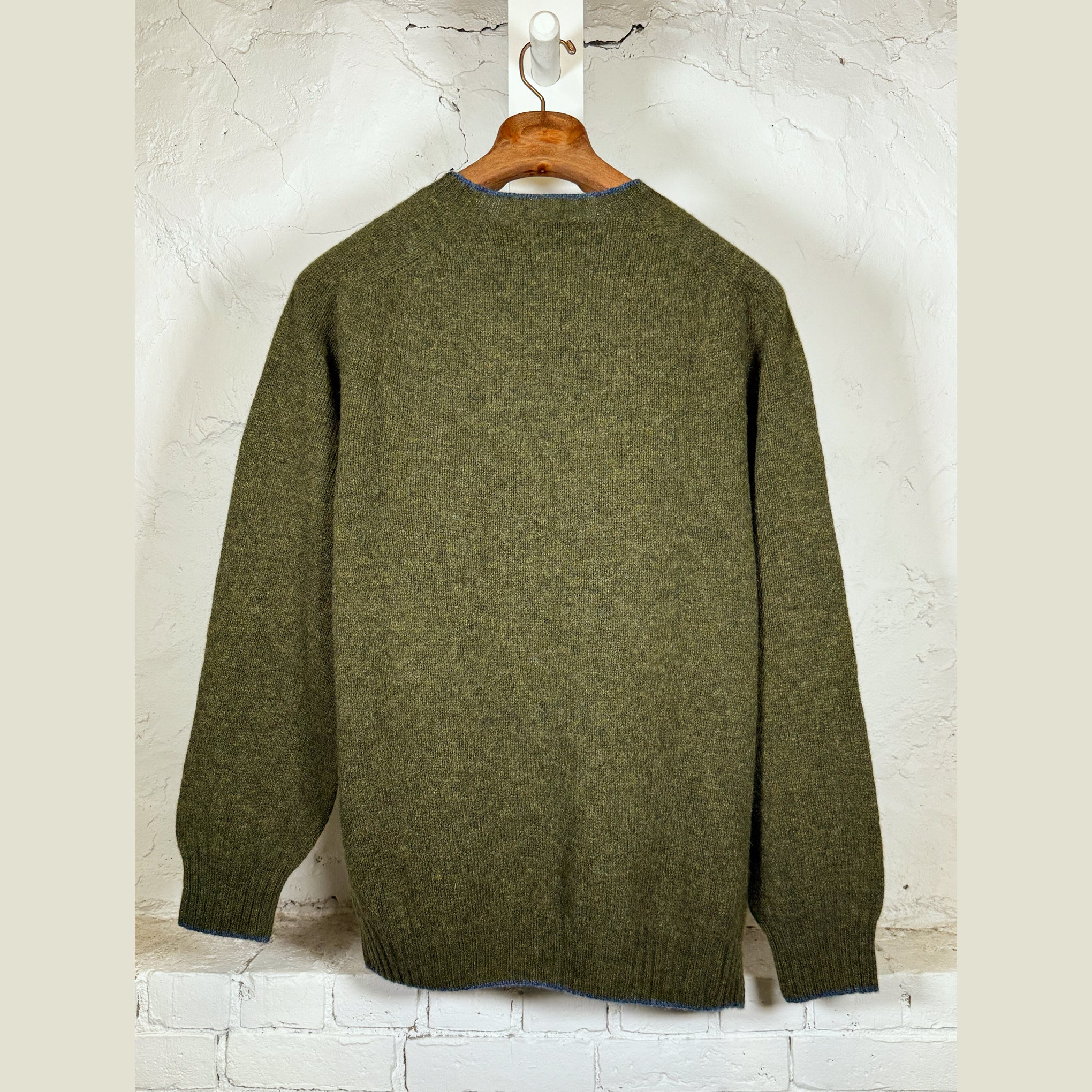 Load image into Gallery viewer, DW Shetland Crew with Contrast Tipping
