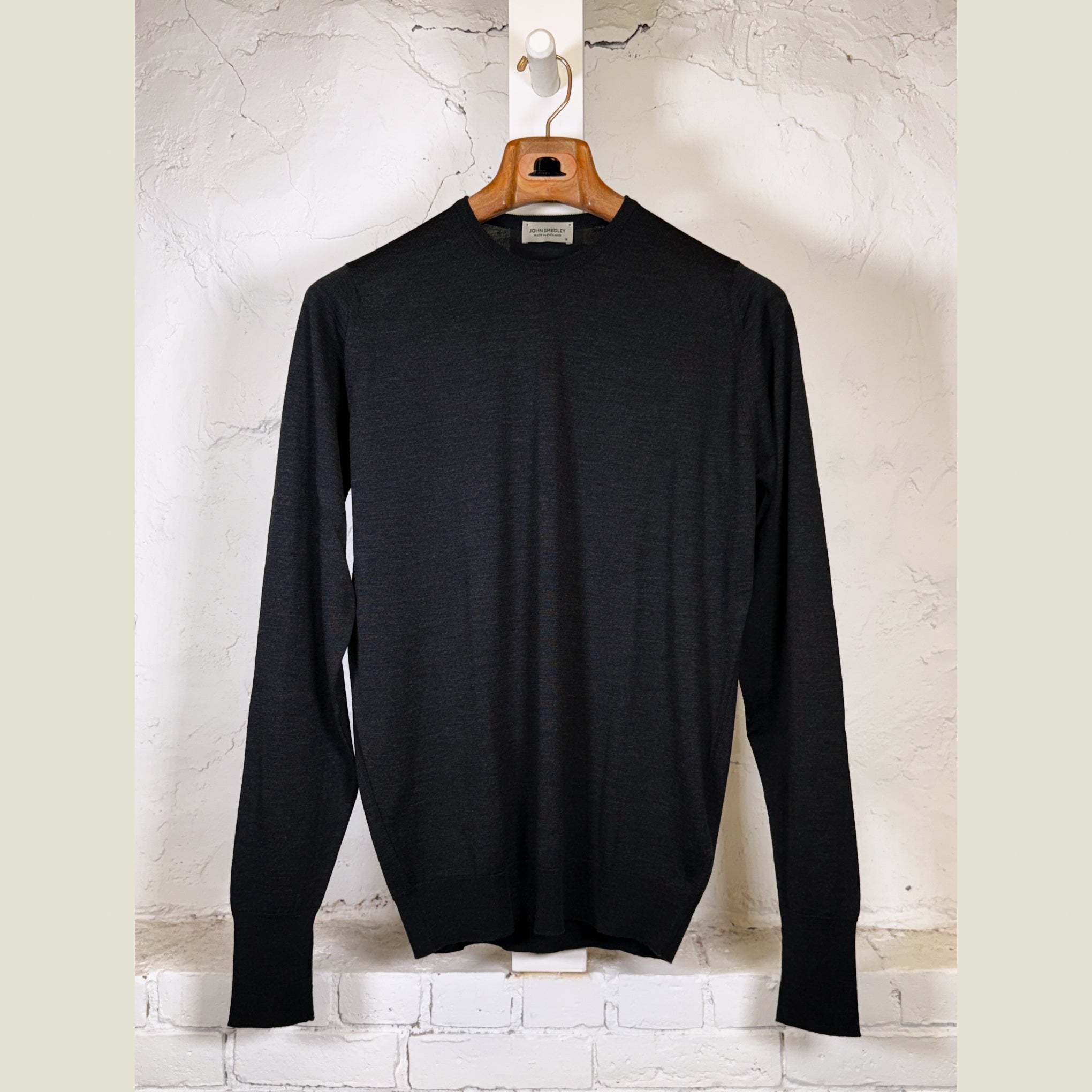 Load image into Gallery viewer, JOHN SMEDLEY Crewneck Sweater
