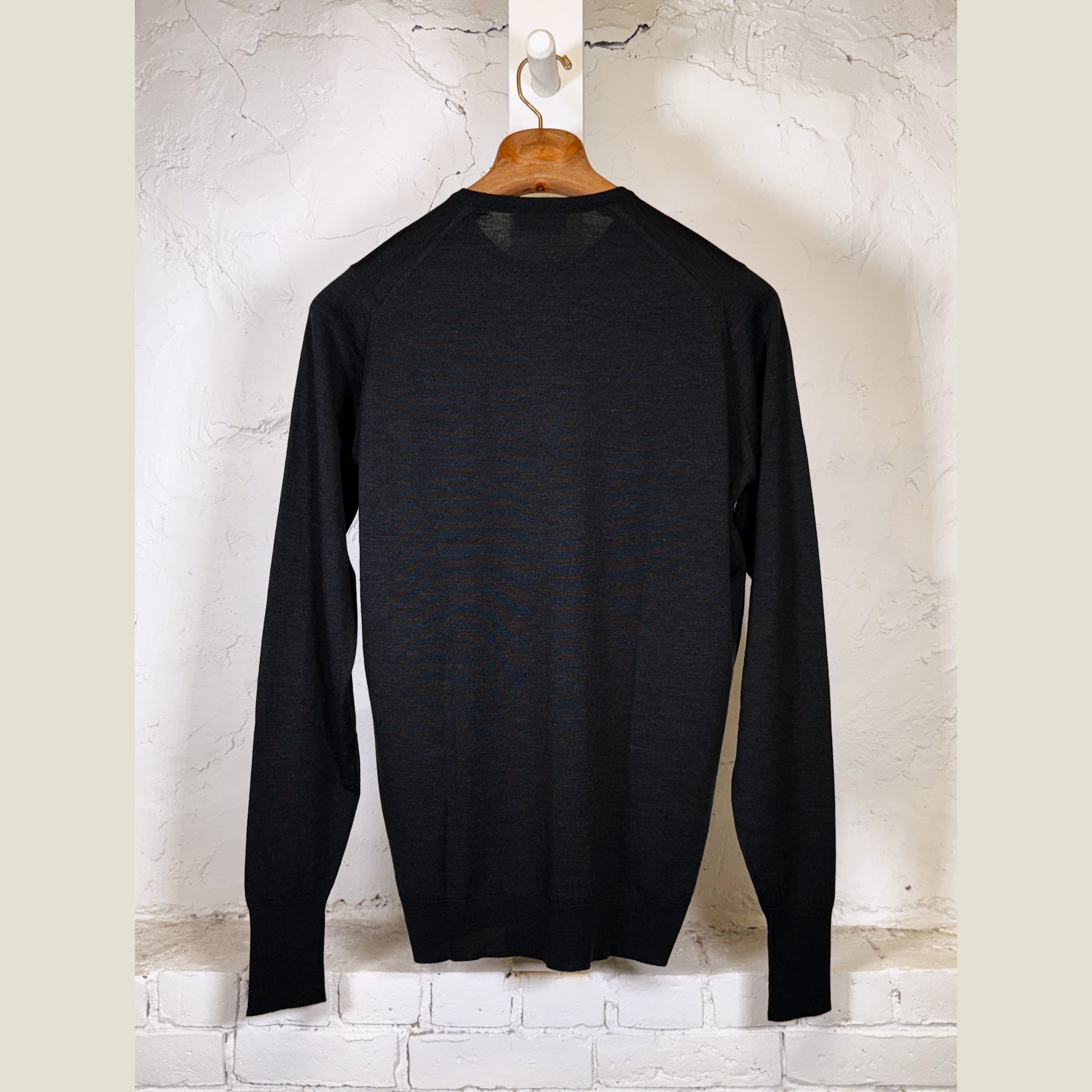 Load image into Gallery viewer, JOHN SMEDLEY Crewneck Sweater
