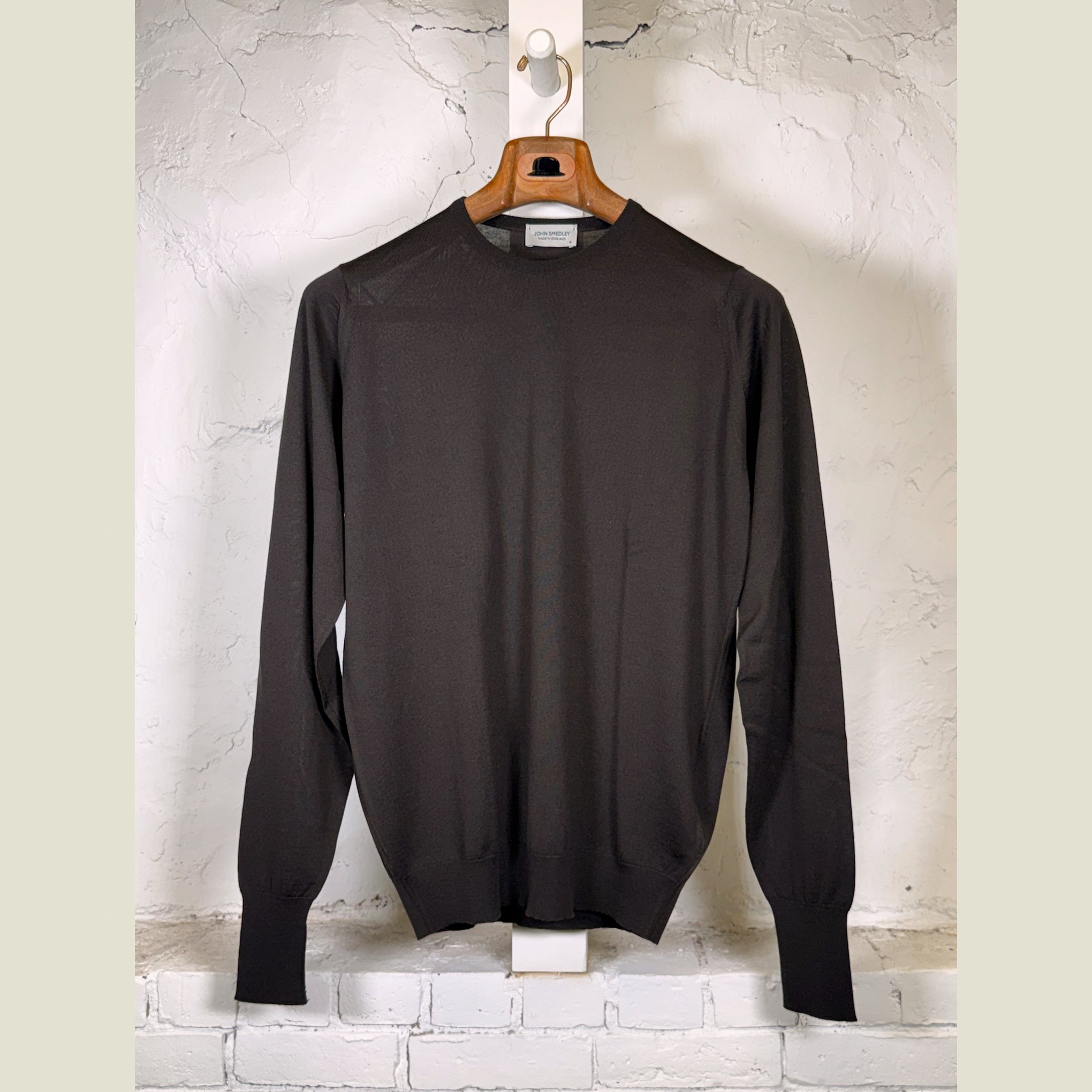Load image into Gallery viewer, JOHN SMEDLEY Crewneck Sweater
