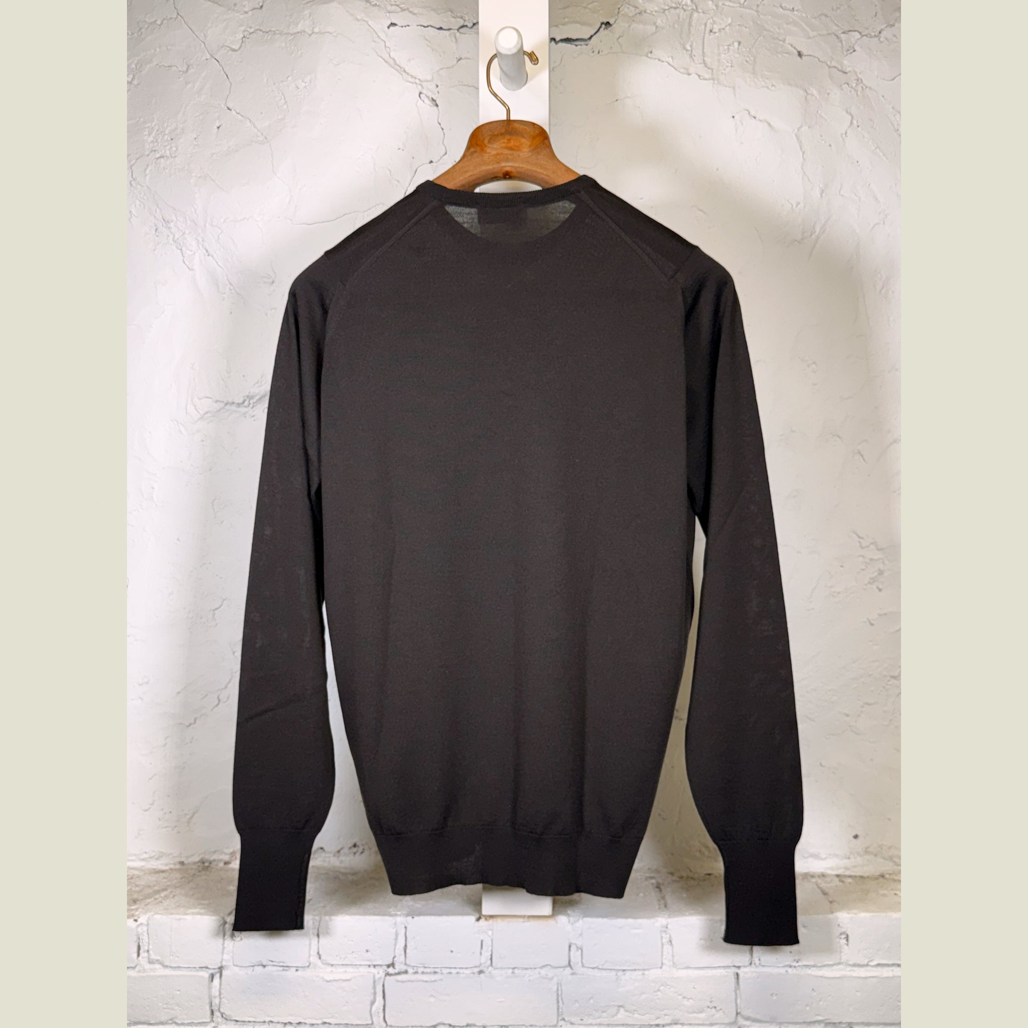 Load image into Gallery viewer, JOHN SMEDLEY Crewneck Sweater
