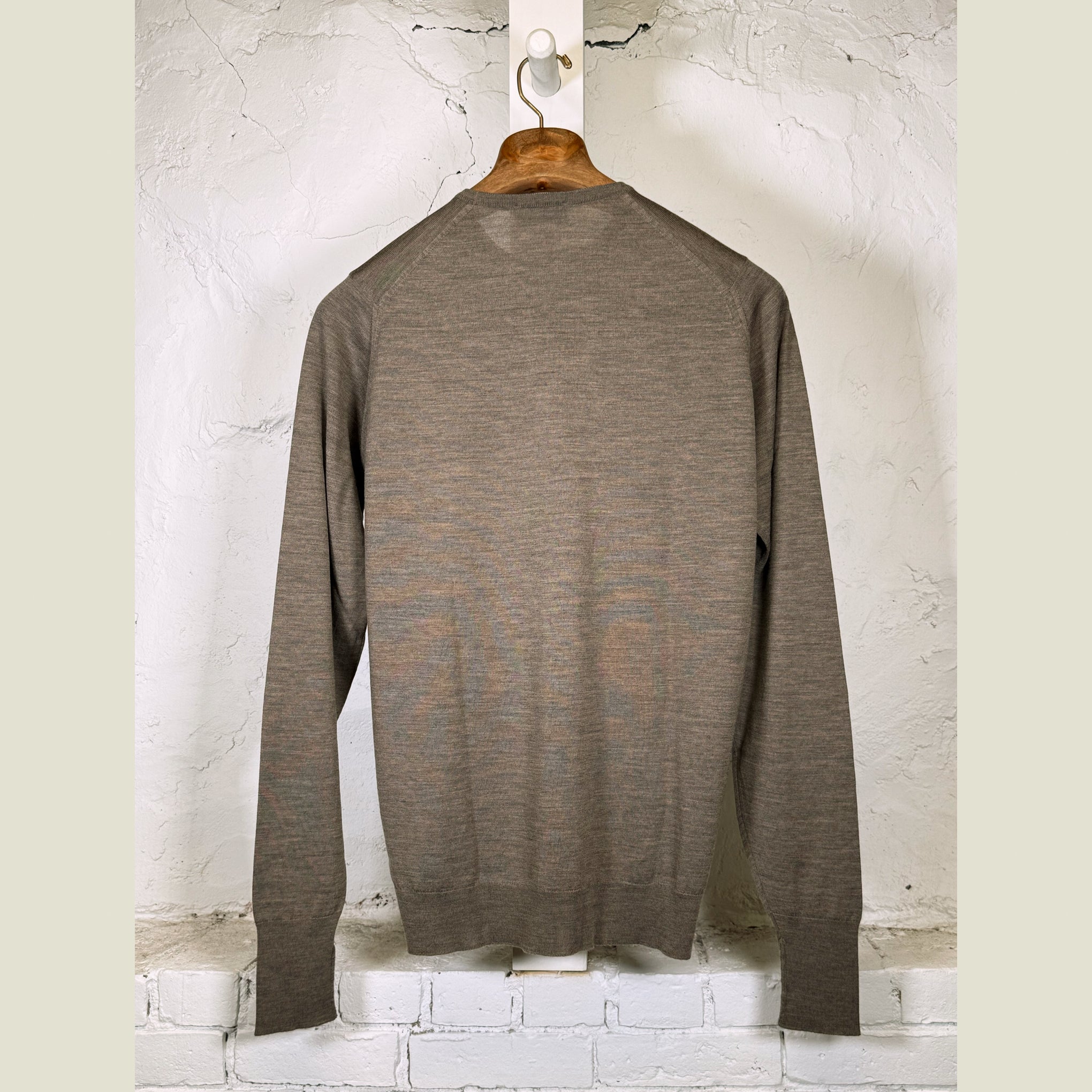 Load image into Gallery viewer, JOHN SMEDLEY Crewneck Sweater
